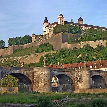 Luxury City Apartment - View Of River And Castle Wurtzbourg Extérieur photo
