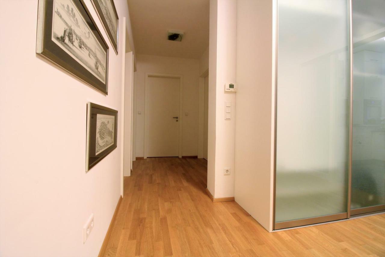 Luxury City Apartment - View Of River And Castle Wurtzbourg Extérieur photo